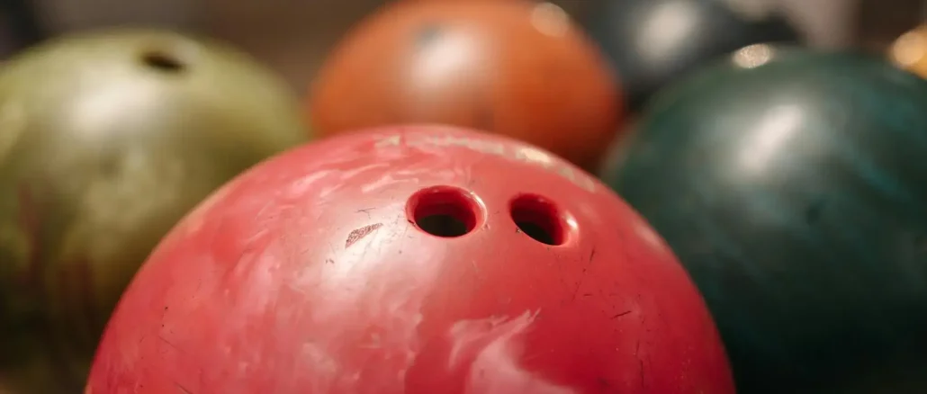 bovling topu hangi malzemeden yapılır